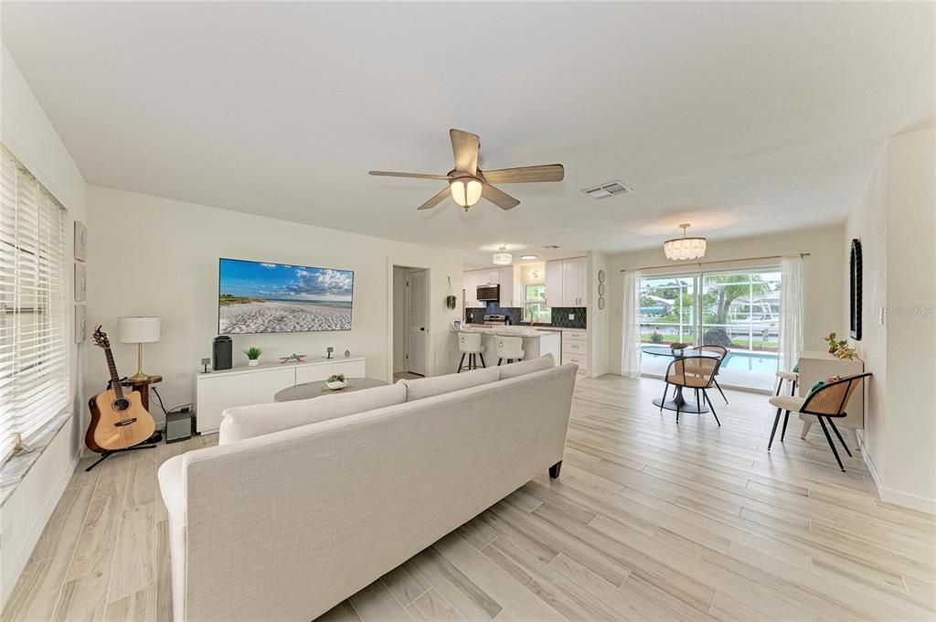 For Sale: $449,000 (3 beds, 2 baths, 1696 Square Feet)