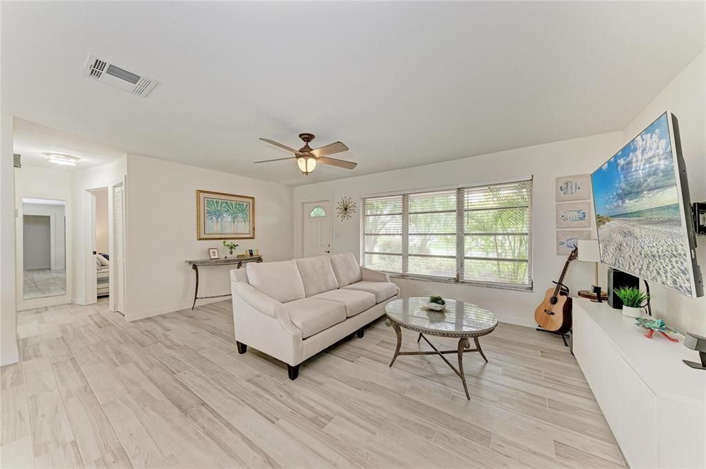 For Sale: $449,000 (3 beds, 2 baths, 1696 Square Feet)