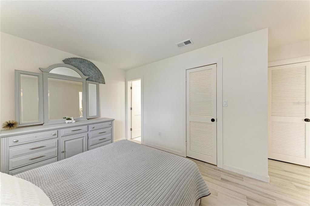 For Sale: $449,000 (3 beds, 2 baths, 1696 Square Feet)