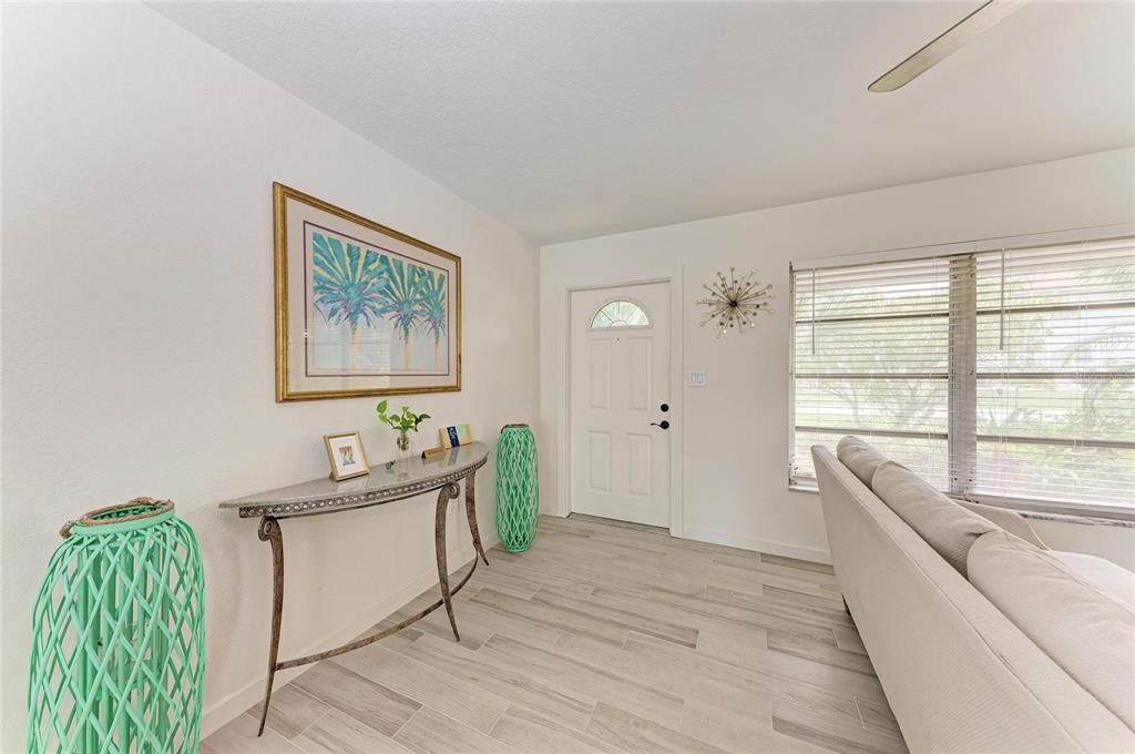 For Sale: $449,000 (3 beds, 2 baths, 1696 Square Feet)