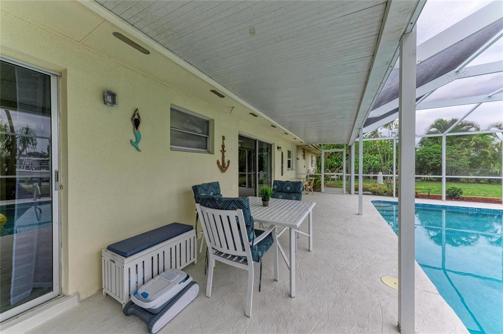 For Sale: $449,000 (3 beds, 2 baths, 1696 Square Feet)