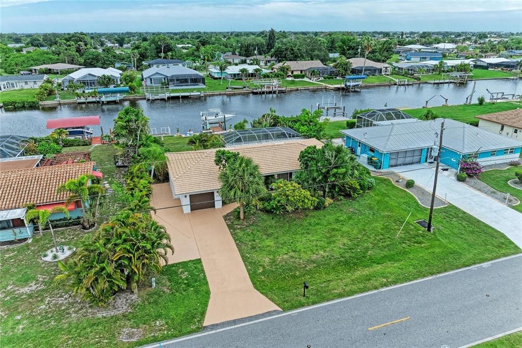 For Sale: $449,000 (3 beds, 2 baths, 1696 Square Feet)