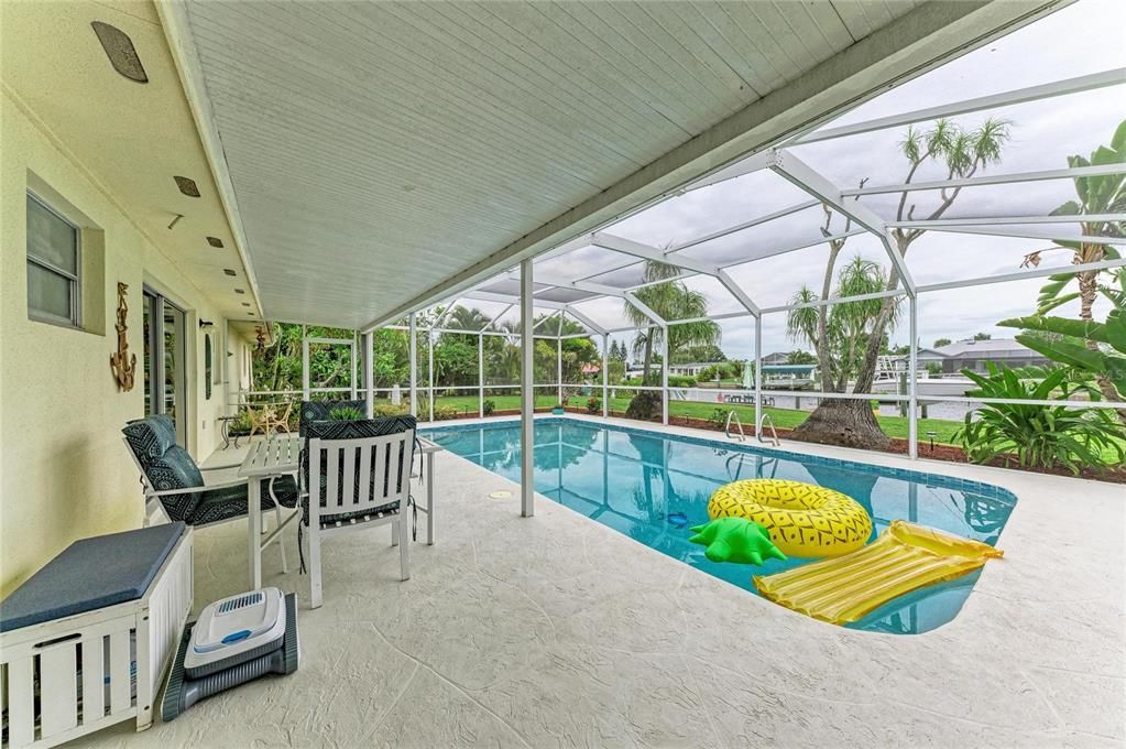 For Sale: $449,000 (3 beds, 2 baths, 1696 Square Feet)