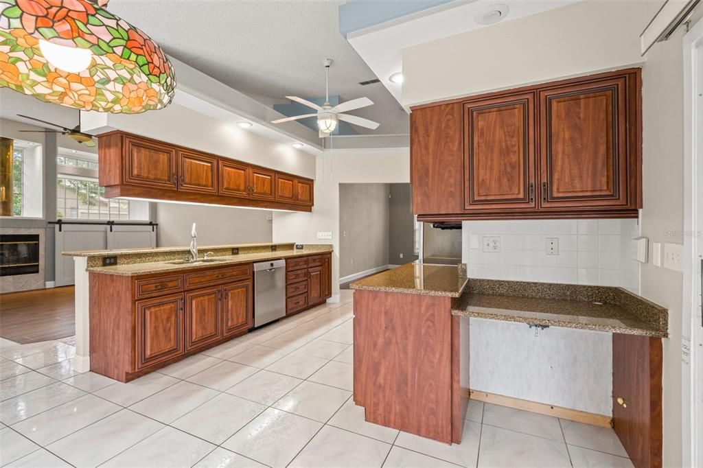 На продажу: $479,900 (3 спален, 2 ванн, 2375 Квадратных фут)