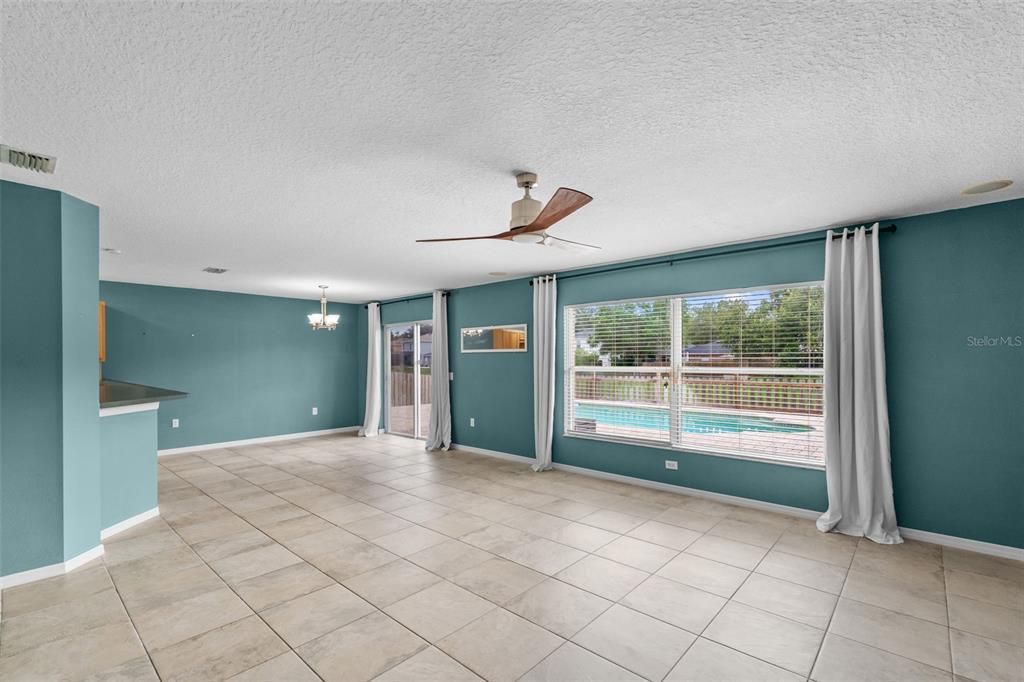 For Sale: $400,000 (3 beds, 2 baths, 1764 Square Feet)