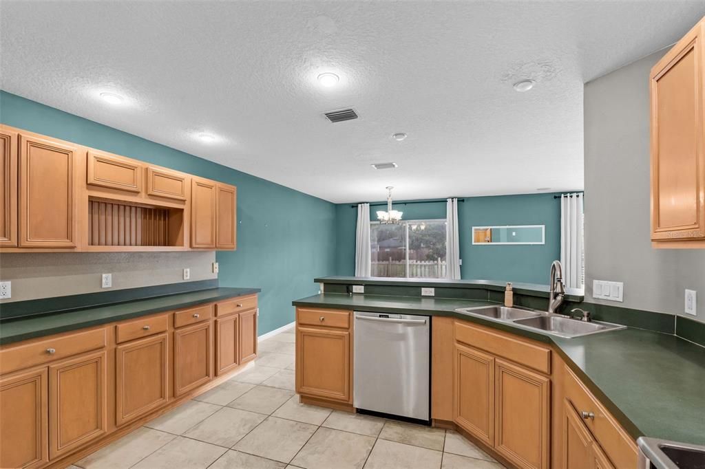 For Sale: $400,000 (3 beds, 2 baths, 1764 Square Feet)