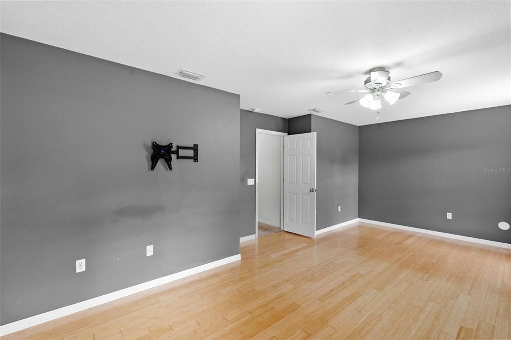For Sale: $400,000 (3 beds, 2 baths, 1764 Square Feet)