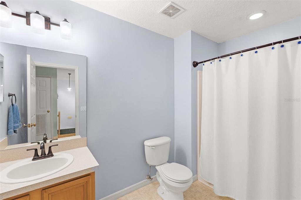 For Sale: $400,000 (3 beds, 2 baths, 1764 Square Feet)