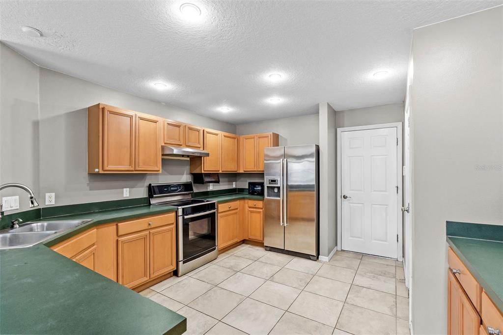 For Sale: $400,000 (3 beds, 2 baths, 1764 Square Feet)