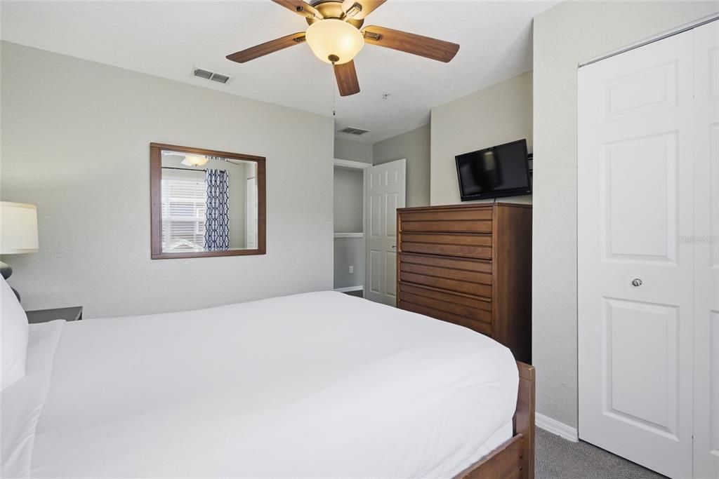 For Sale: $229,500 (3 beds, 2 baths, 1296 Square Feet)