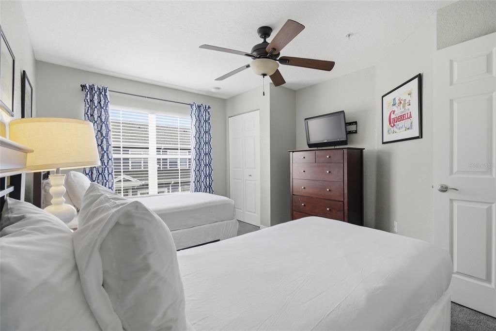 For Sale: $229,500 (3 beds, 2 baths, 1296 Square Feet)