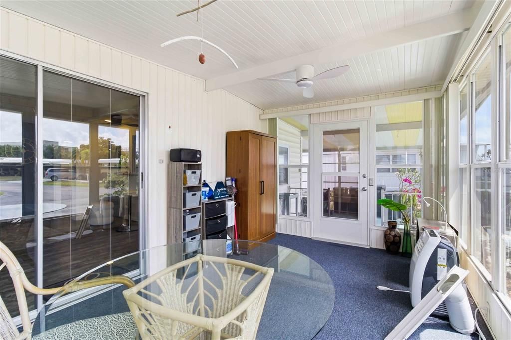 For Sale: $129,900 (2 beds, 1 baths, 720 Square Feet)