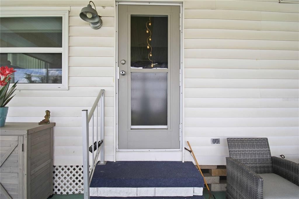 For Sale: $129,900 (2 beds, 1 baths, 720 Square Feet)