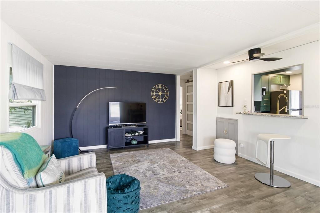For Sale: $129,900 (2 beds, 1 baths, 720 Square Feet)