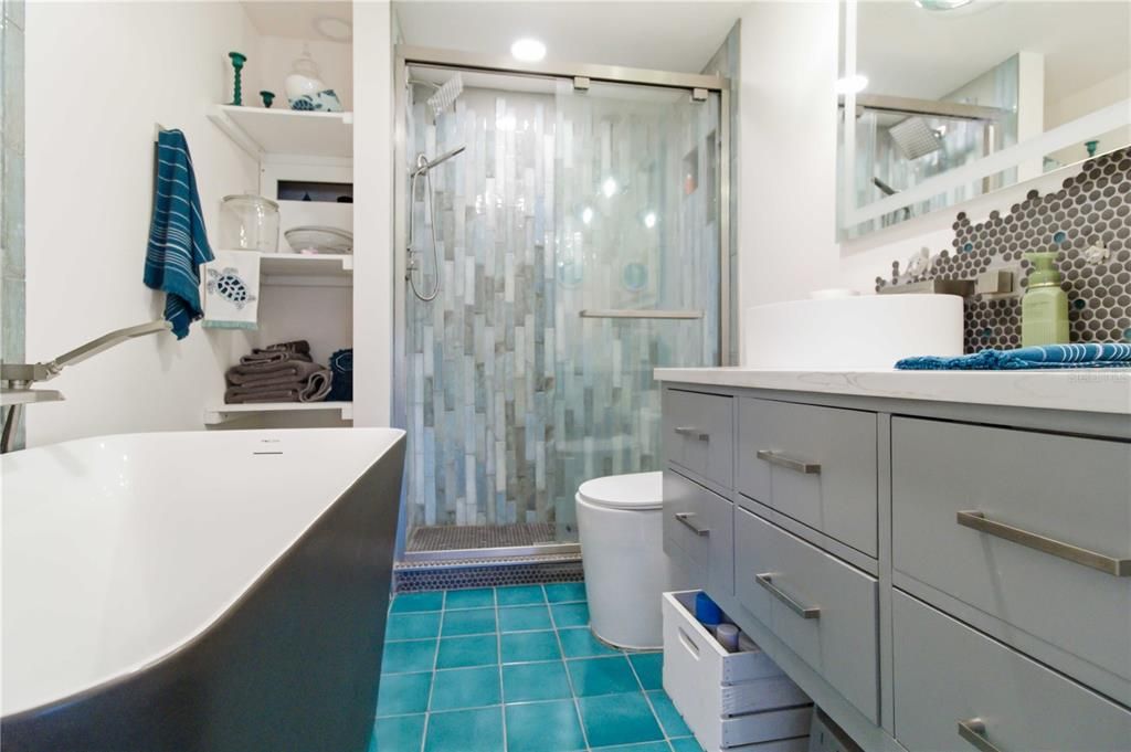 For Sale: $129,900 (2 beds, 1 baths, 720 Square Feet)