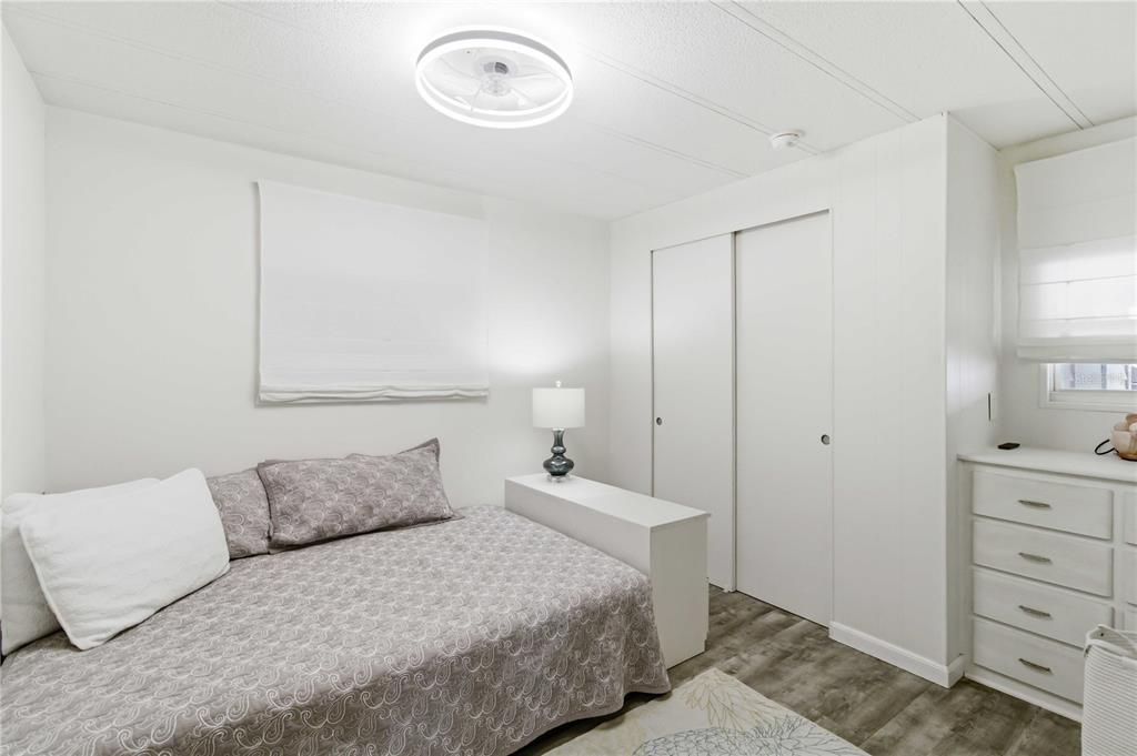For Sale: $129,900 (2 beds, 1 baths, 720 Square Feet)
