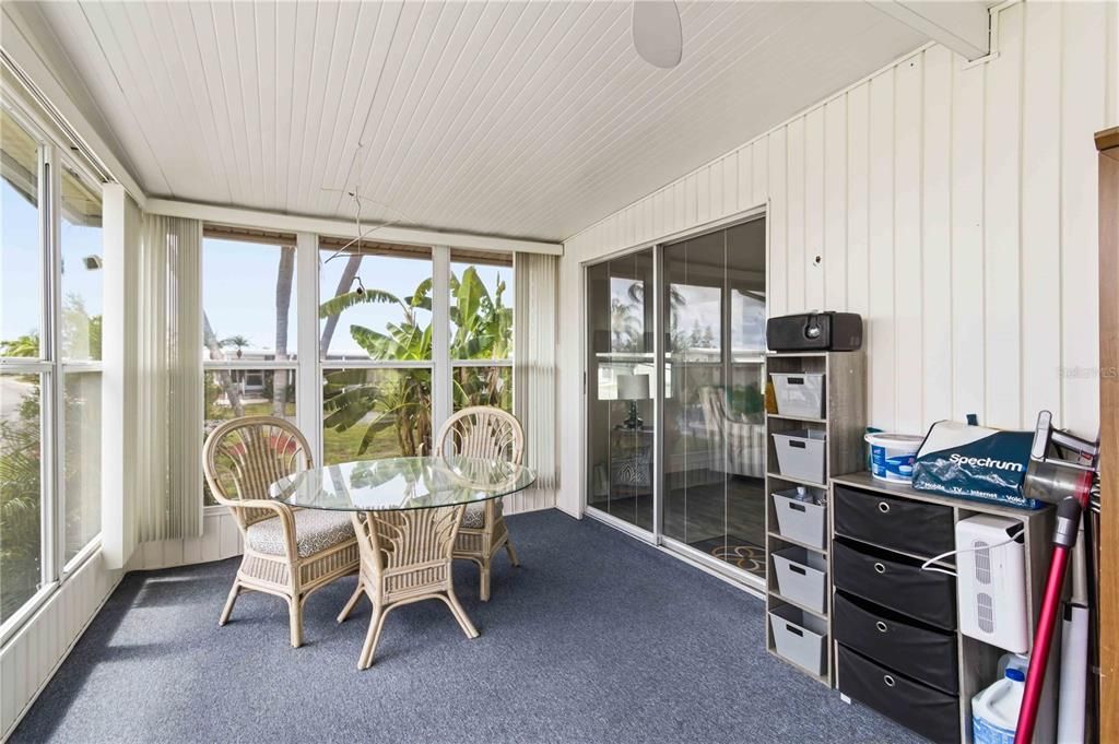 For Sale: $129,900 (2 beds, 1 baths, 720 Square Feet)