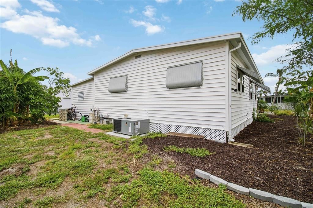 For Sale: $129,900 (2 beds, 1 baths, 720 Square Feet)