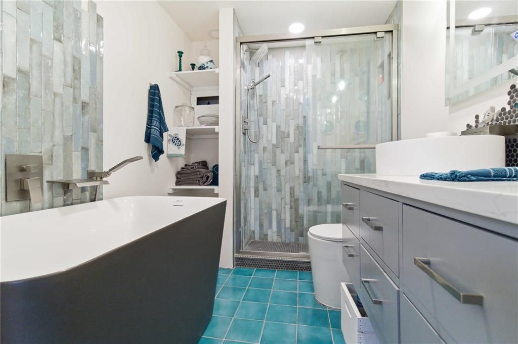 For Sale: $129,900 (2 beds, 1 baths, 720 Square Feet)