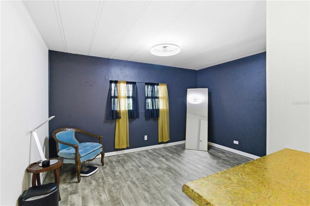 For Sale: $129,900 (2 beds, 1 baths, 720 Square Feet)
