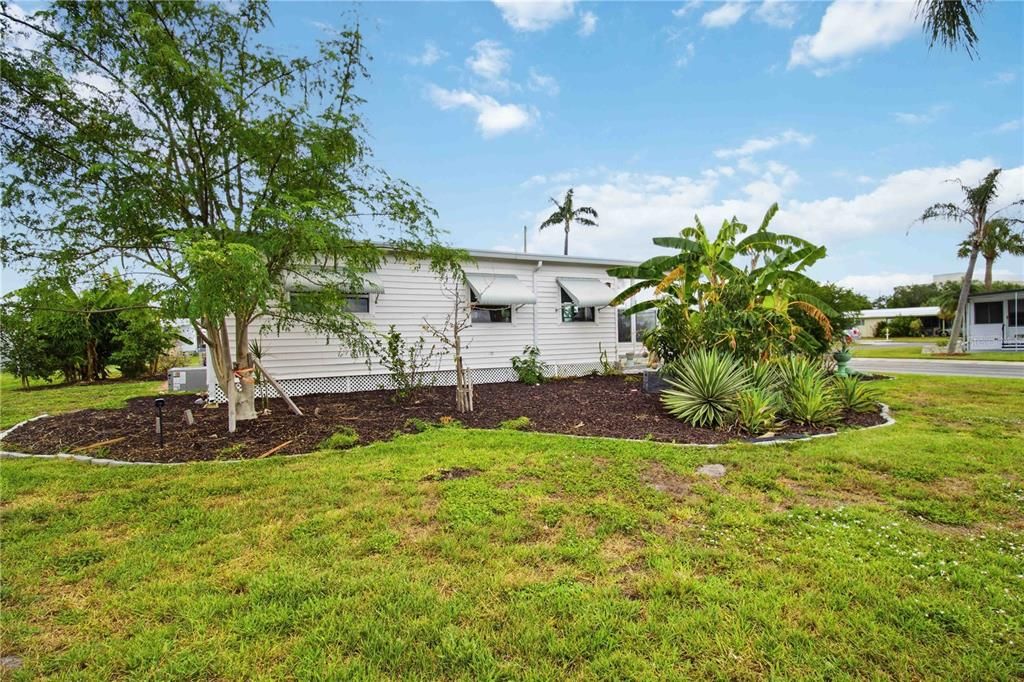 For Sale: $129,900 (2 beds, 1 baths, 720 Square Feet)