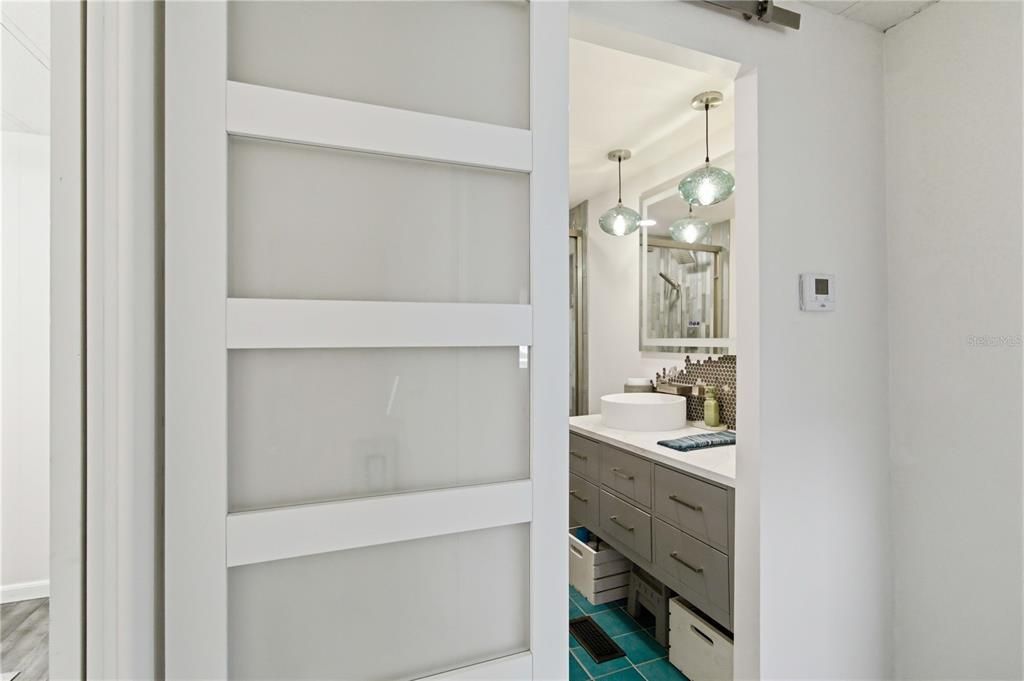 For Sale: $129,900 (2 beds, 1 baths, 720 Square Feet)