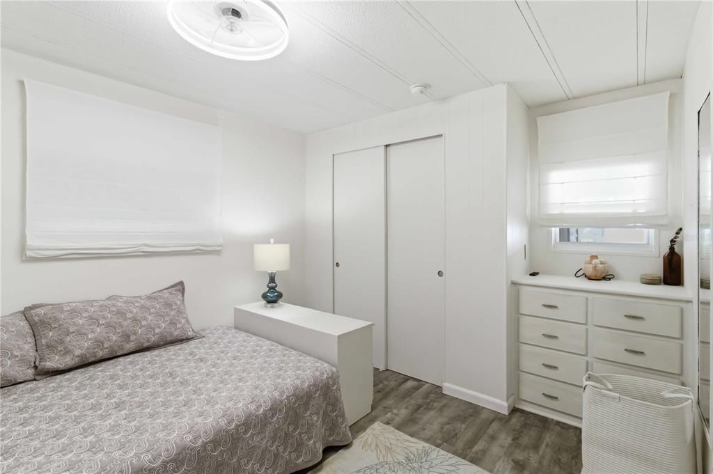 For Sale: $129,900 (2 beds, 1 baths, 720 Square Feet)