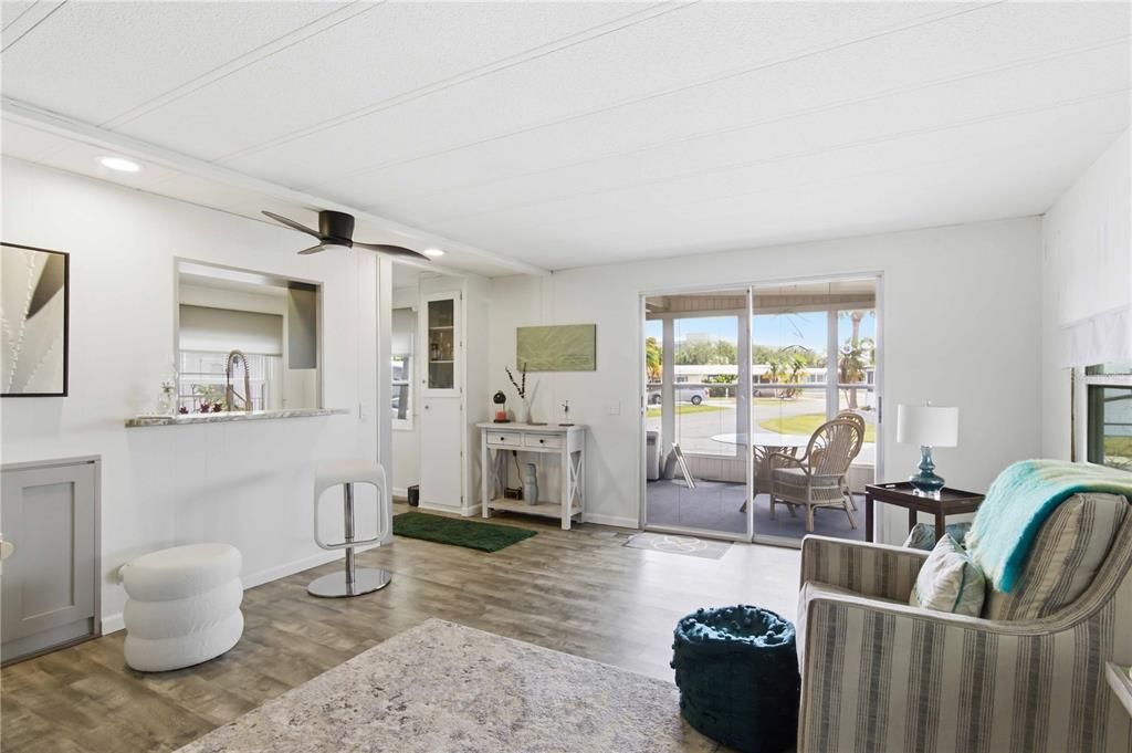 For Sale: $129,900 (2 beds, 1 baths, 720 Square Feet)