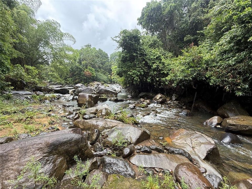 На продажу: $899,000 (28.00 acres)