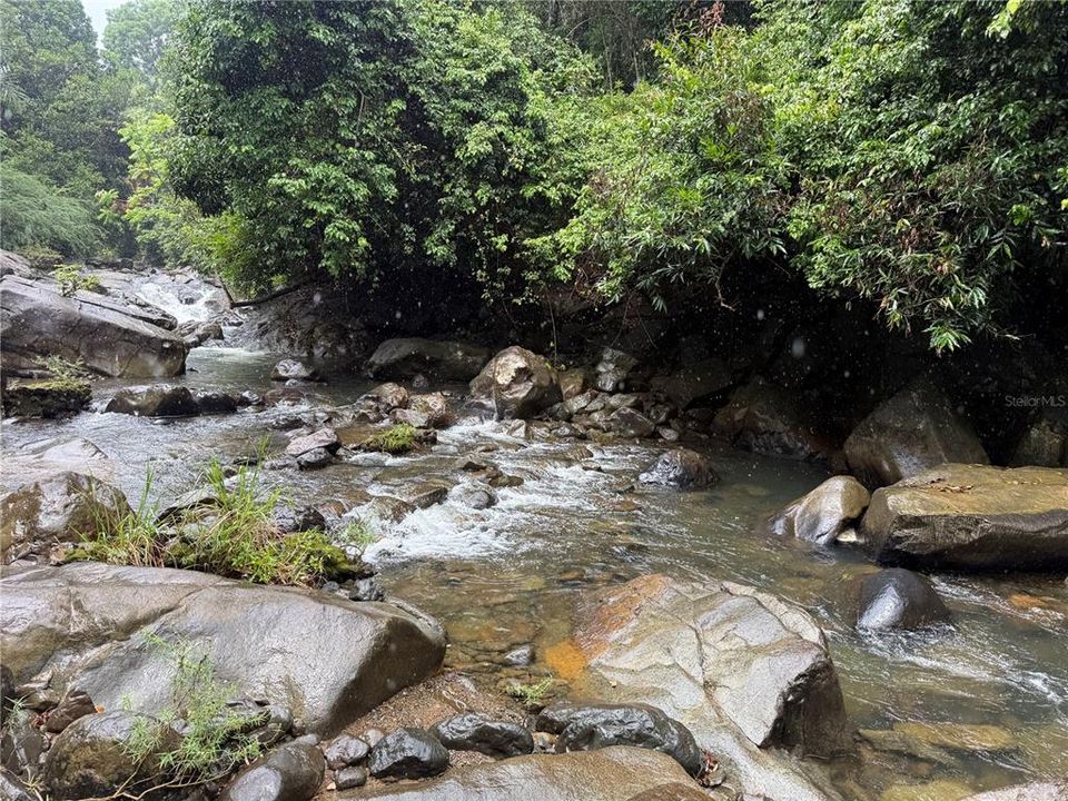 На продажу: $899,000 (28.00 acres)