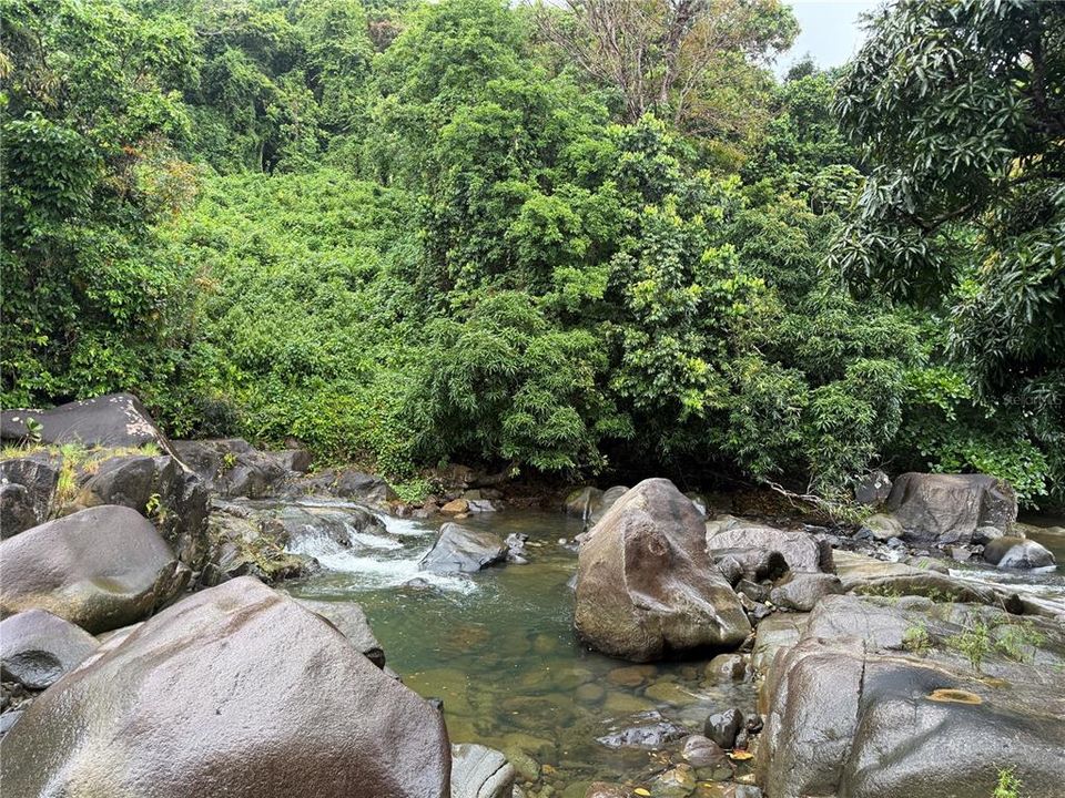 На продажу: $899,000 (28.00 acres)