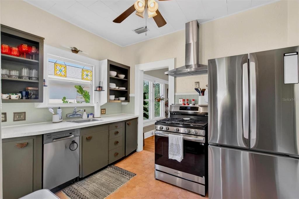 For Rent: $8,000 (3 beds, 1 baths, 1002 Square Feet)