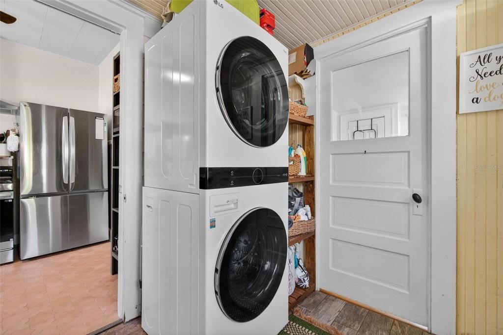 For Rent: $8,000 (3 beds, 1 baths, 1002 Square Feet)