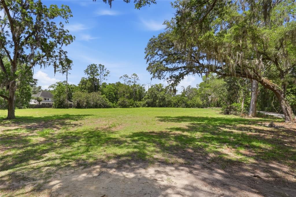 For Sale: $1,600,000 (4 beds, 4 baths, 3500 Square Feet)