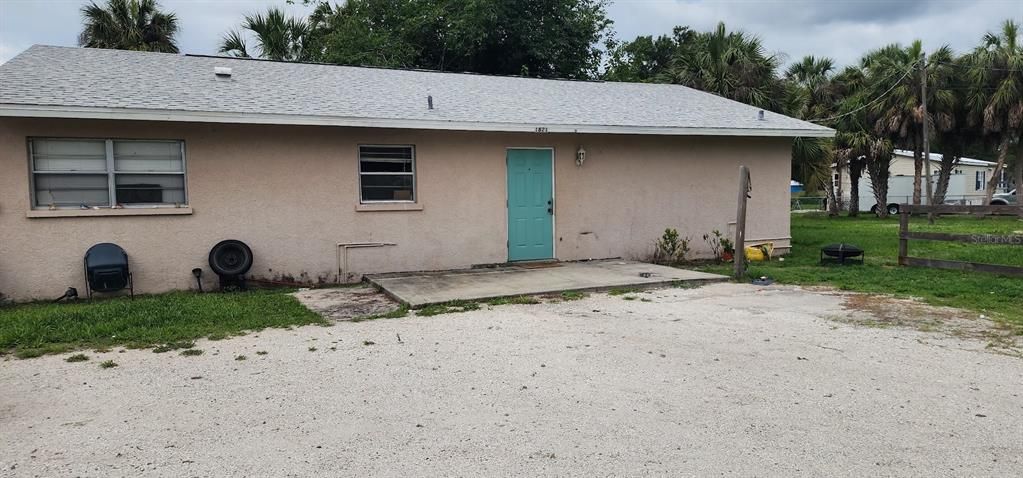 For Rent: $1,350 (2 beds, 1 baths, 900 Square Feet)