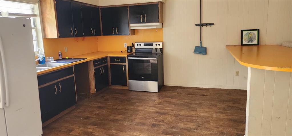For Rent: $1,350 (2 beds, 1 baths, 900 Square Feet)