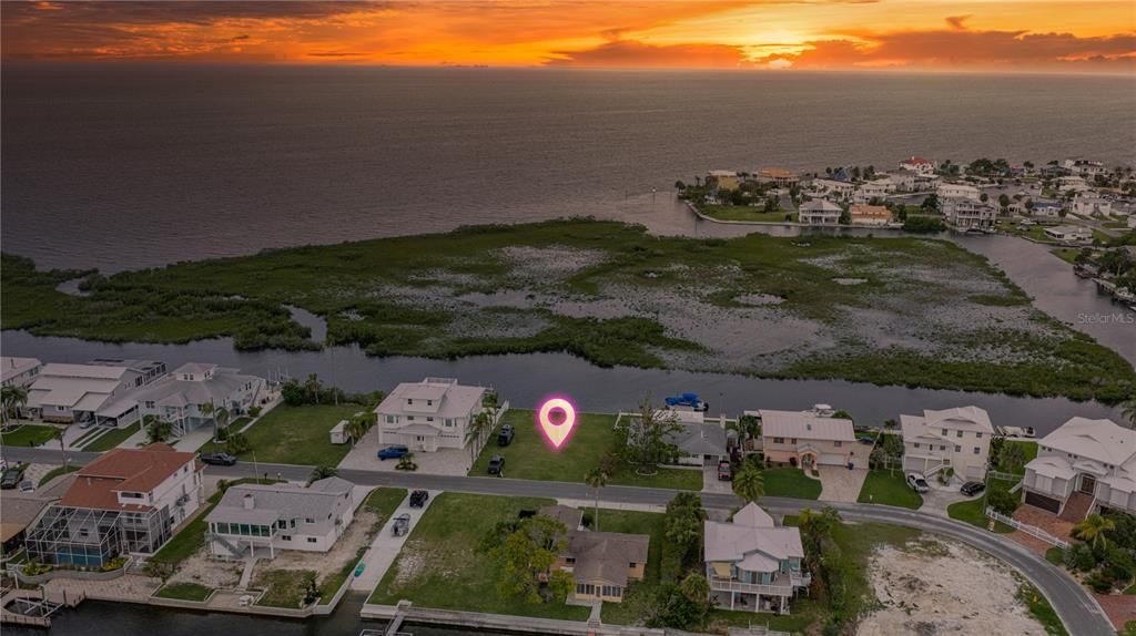 En Venta: $649,000 (0.17 acres)