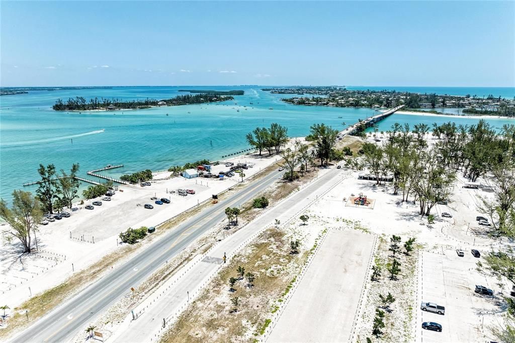 For Sale: $448,000 (2 beds, 2 baths, 1486 Square Feet)