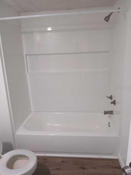 For Rent: $950 (2 beds, 1 baths, 672 Square Feet)
