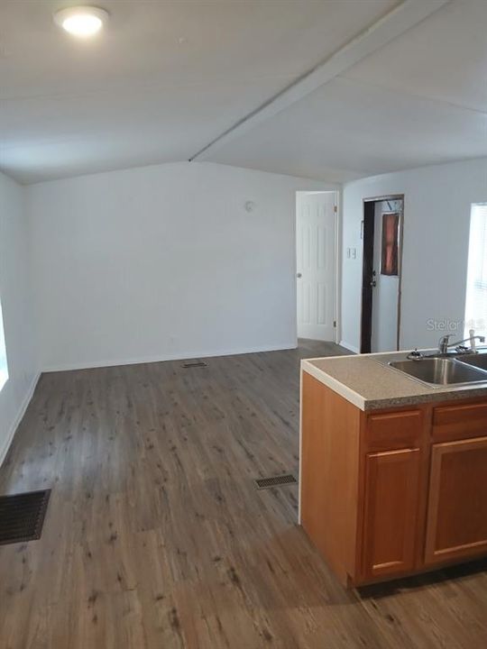 For Rent: $950 (2 beds, 1 baths, 672 Square Feet)