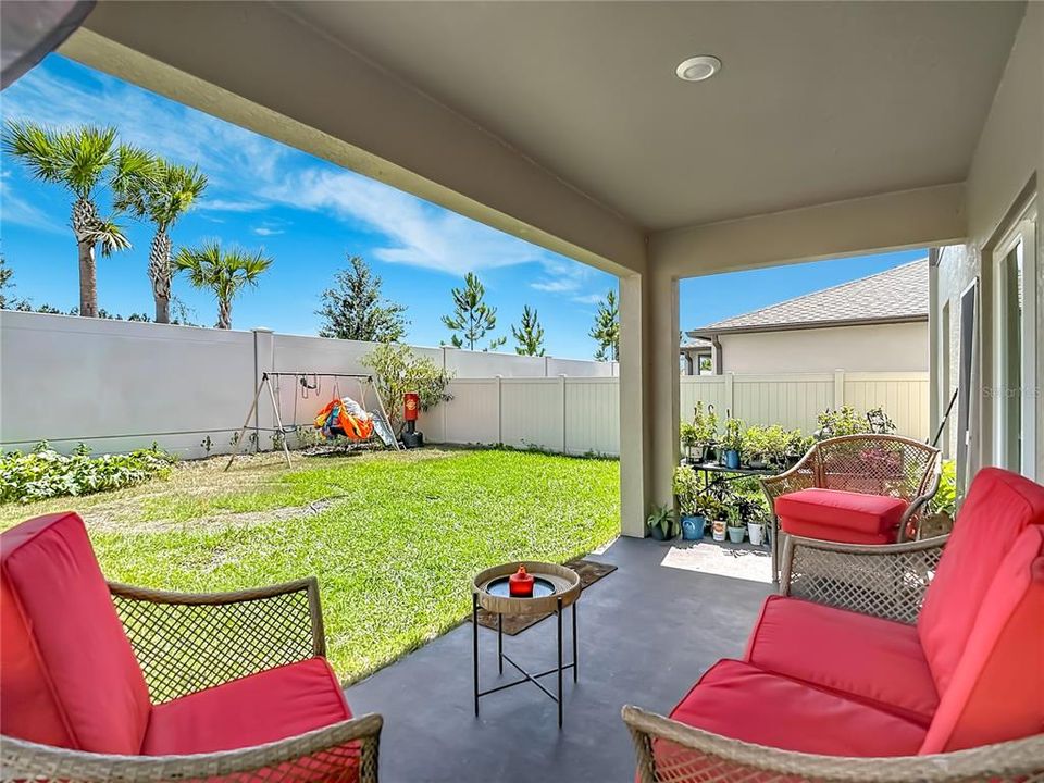 For Sale: $440,000 (6 beds, 3 baths, 2580 Square Feet)