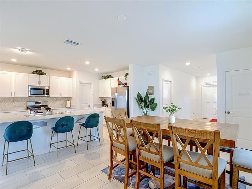 For Sale: $440,000 (6 beds, 3 baths, 2580 Square Feet)