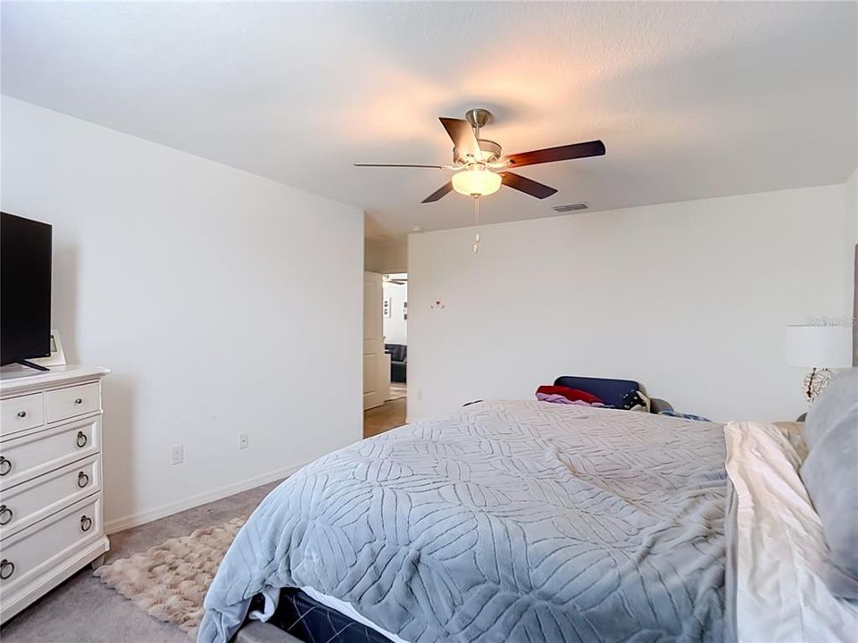 For Sale: $440,000 (6 beds, 3 baths, 2580 Square Feet)