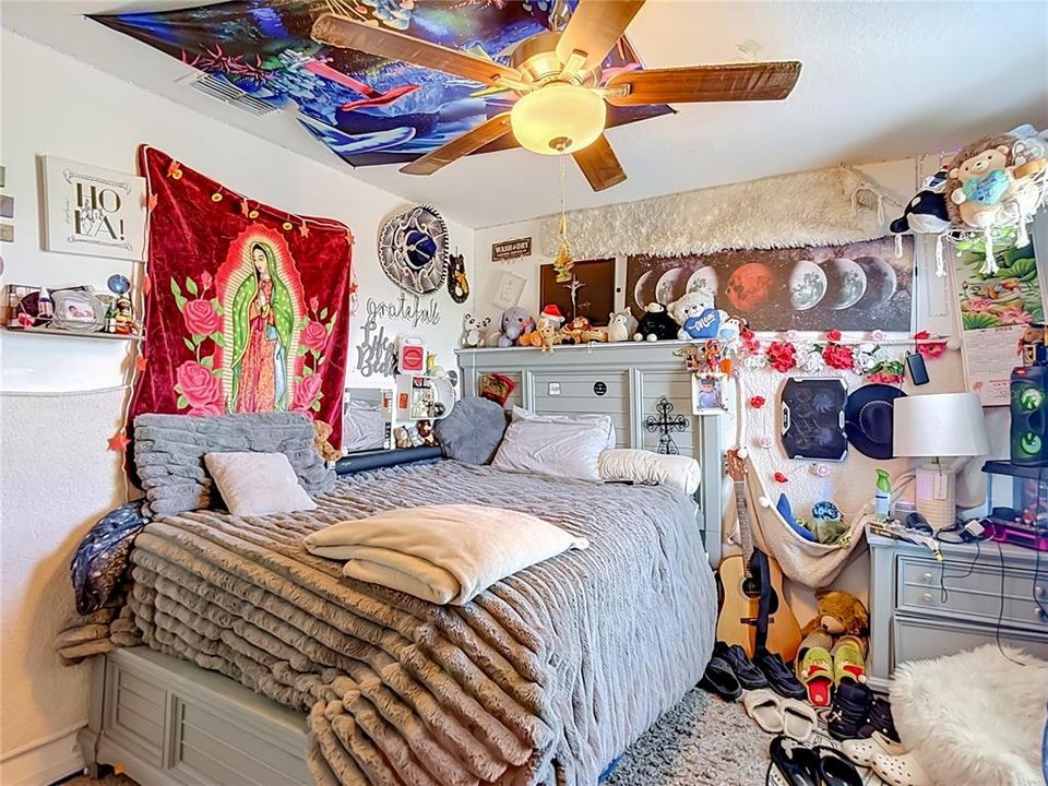 For Sale: $440,000 (6 beds, 3 baths, 2580 Square Feet)