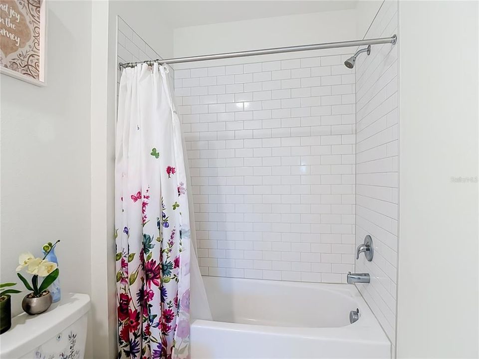 For Sale: $440,000 (6 beds, 3 baths, 2580 Square Feet)