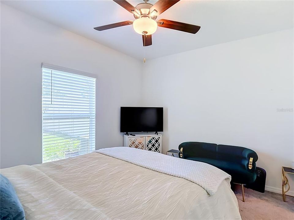 For Sale: $440,000 (6 beds, 3 baths, 2580 Square Feet)