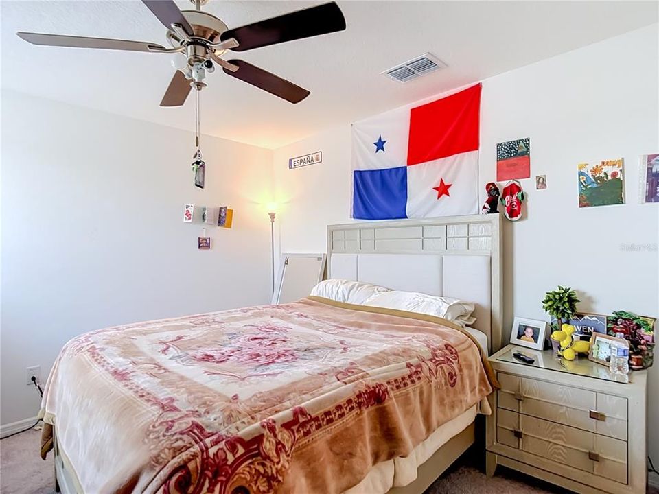 For Sale: $440,000 (6 beds, 3 baths, 2580 Square Feet)
