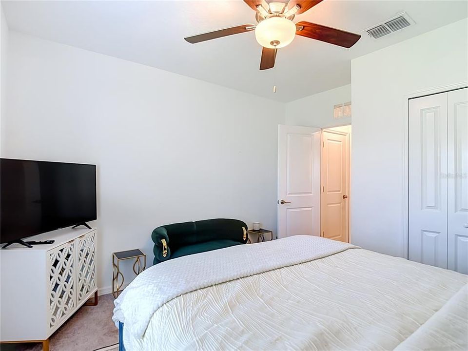 For Sale: $440,000 (6 beds, 3 baths, 2580 Square Feet)