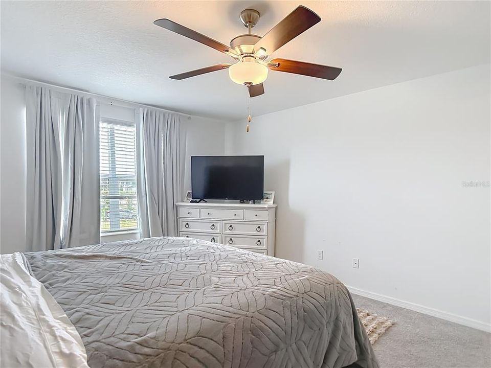 For Sale: $440,000 (6 beds, 3 baths, 2580 Square Feet)