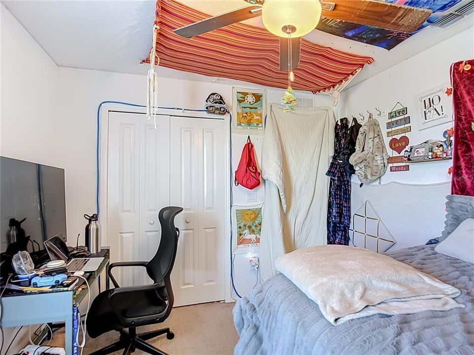 For Sale: $440,000 (6 beds, 3 baths, 2580 Square Feet)